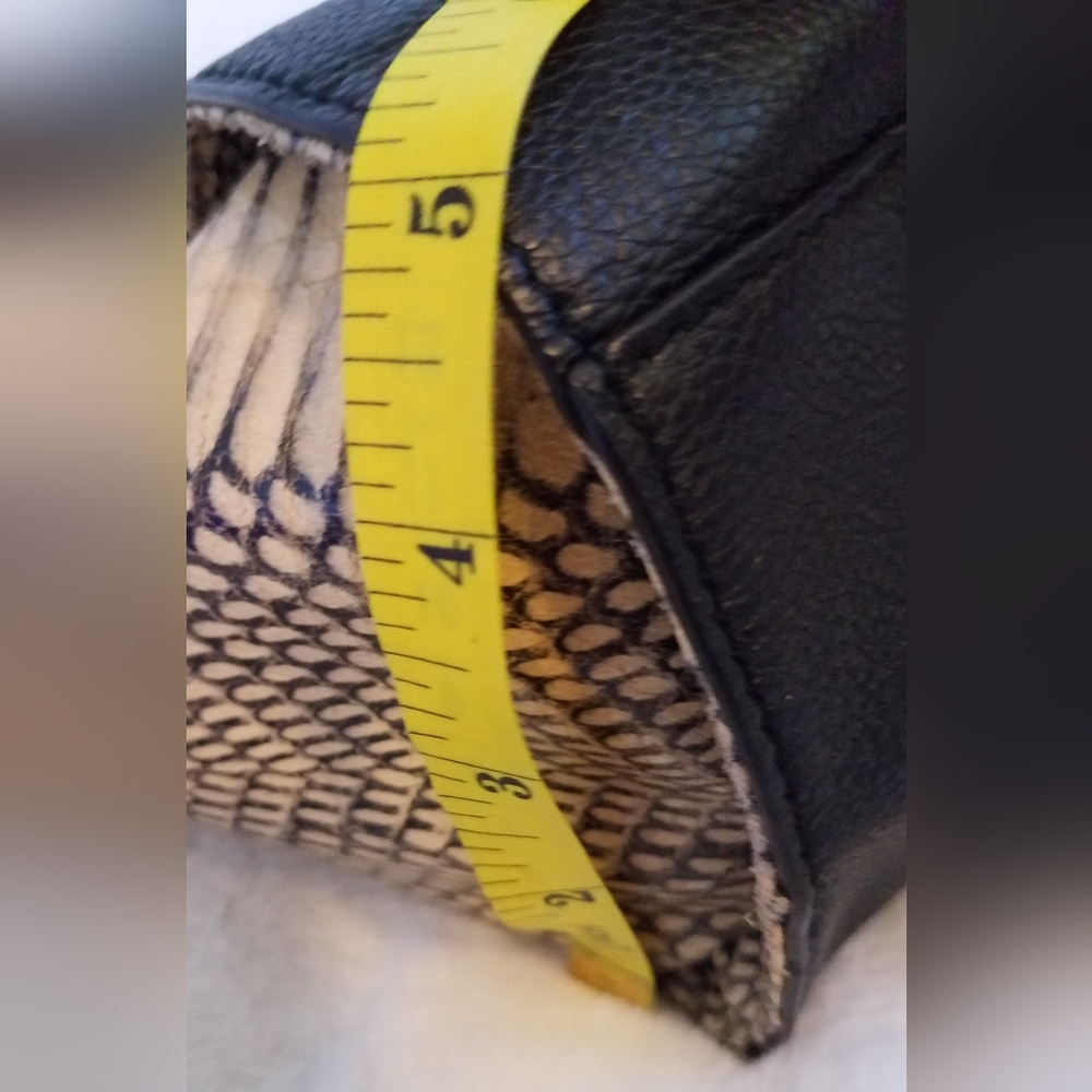Vince Camuto Leather Cameron Handbag EUC - Picture 17 of 17